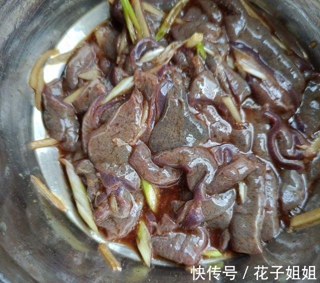 爆炒猪肝|泡椒爆炒猪肝，香嫩可口，美味下饭！