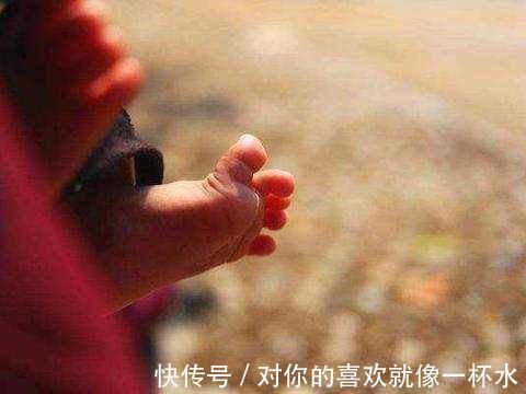 宝妈|宝宝晒太阳应该露的是手和脚?给新生宝宝的日光浴,切记别盲目