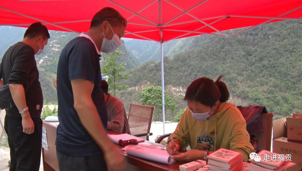 福贡县：“五一”旅游热，乡村振兴尽开颜