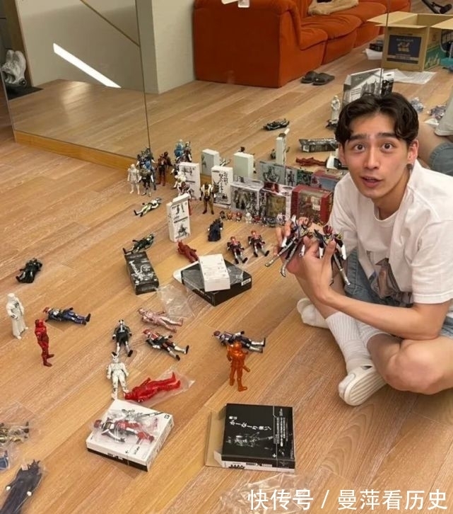 软胶|假面骑士Revice：狩崎再次展示自己的软胶收藏，真大收藏家