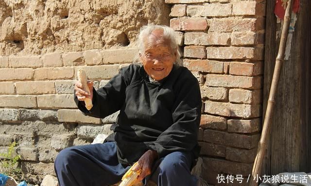 油腻的食物|老人味的“祸首”被揪出,医生提醒:40岁后要少碰,老了也没味