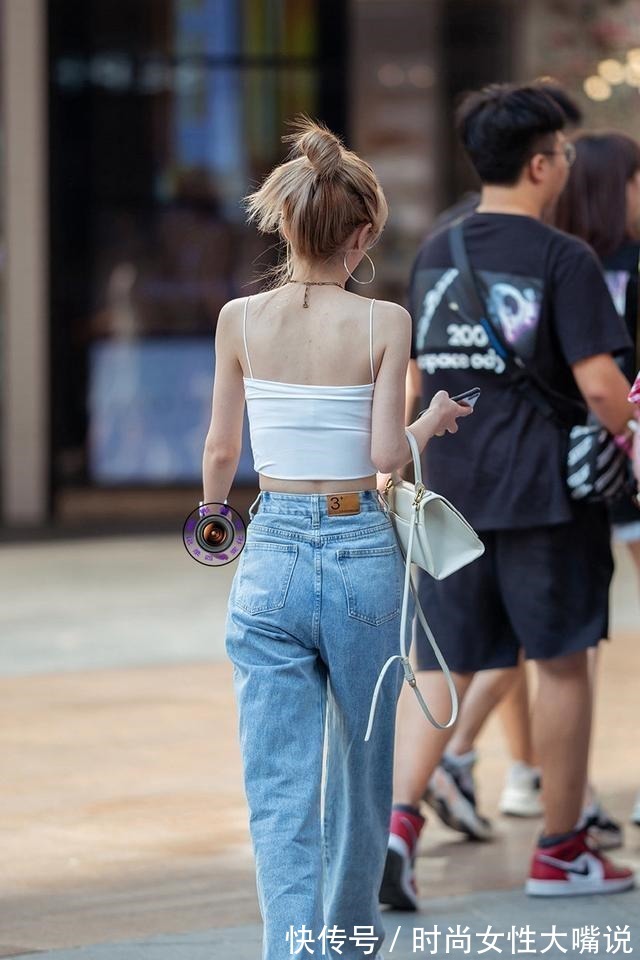 姑娘 清凉穿搭的瑜伽裤轻松穿出潮范,承载姑娘姣好的身材,轻松随意!