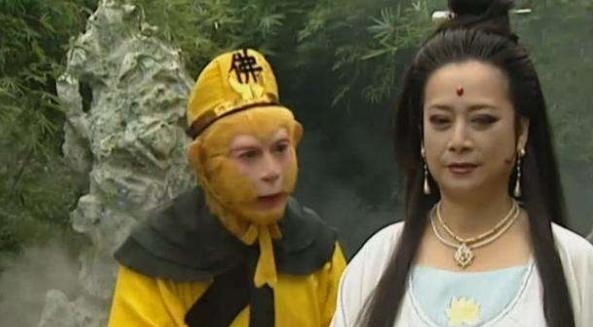 观音为啥不穿鞋袜就赶下凡去收金鱼精?她究竟在惊慌什么?