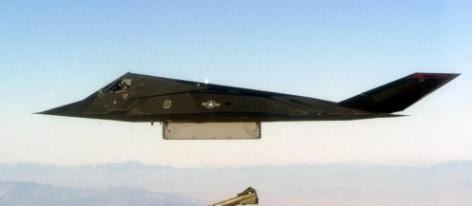 告急|美军机场告急！两架隐身战机成功突破防御，白宫：暴露重大缺陷