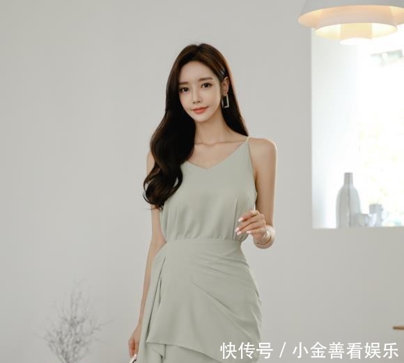 温柔|美图图鉴孙允珠:峡湾白崖礁石温柔简约连衣裙!