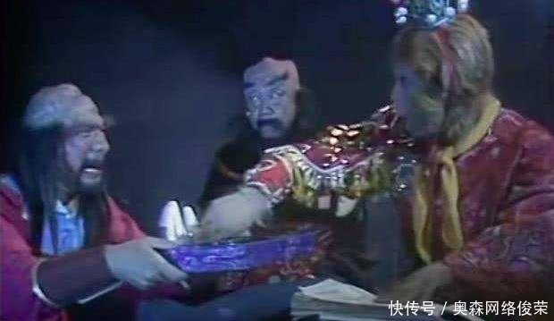 |猴子闹天宫把玉帝吓得趴桌底？笑话！看玉帝座下镇压着什么魔王？