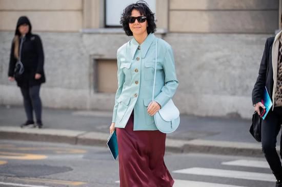 缎面裙|女明星一穿就出圈的缎面裙 怎么穿出高级感？