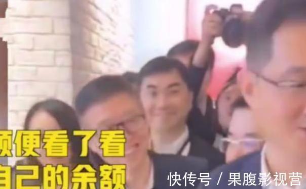 果茶|马化腾带王健林买了杯果茶,微信刷脸付款后,店员:你是不是忘了什么?