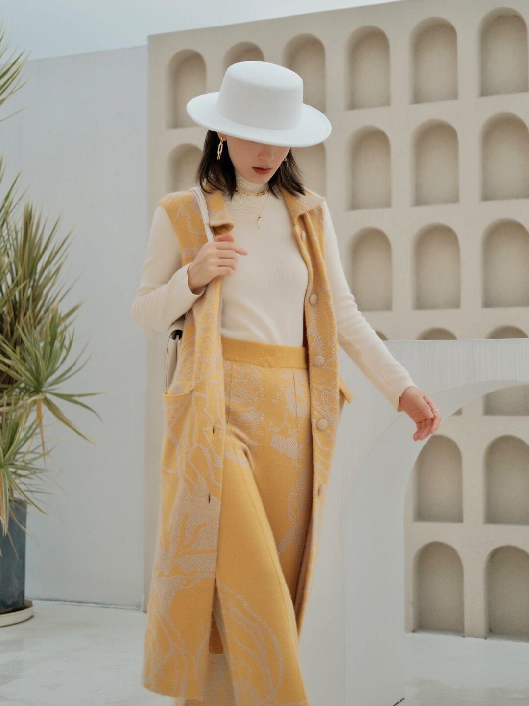 黑色|不会穿没关系,这4组“针织套装”的搭配经验分享给你,太优雅了