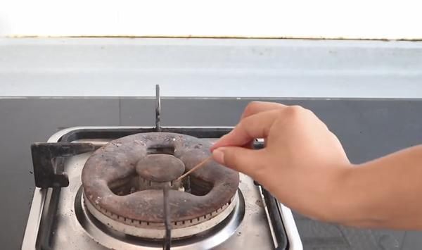气孔|长时间用燃气灶,一定要用牙签抠一下这里,每月能省不少钱