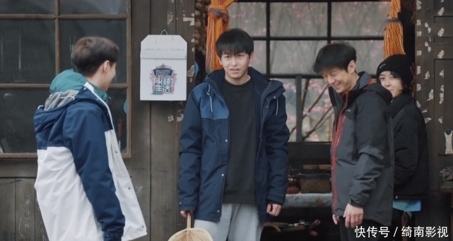 《向往的生活》张艺兴与彭昱畅张子枫相处尴尬,张子枫没存在感