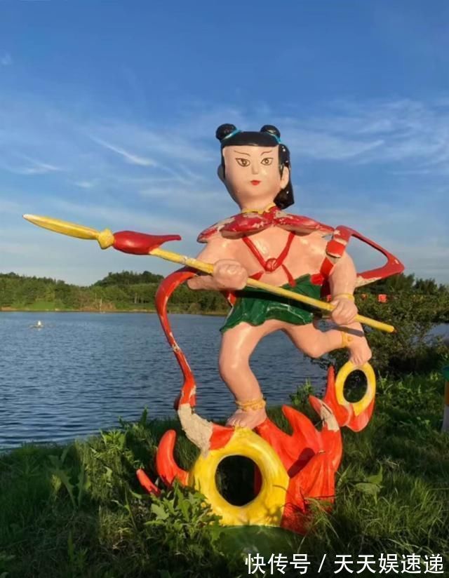 黑猫警长|“乡村版漫展”有多搞笑红太狼秒变“平底锅脸”,哪吒脸也歪了