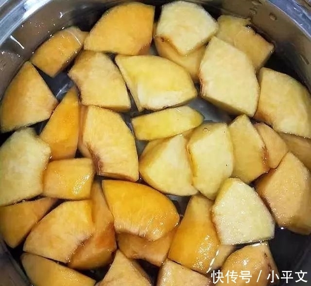 立秋后，坚持每天吃一点，晒黑的皮肤白回来了