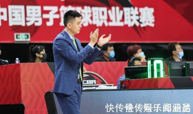 杨鸣|周琦拉出空间,让郭艾伦突破,杨鸣的“空城计”让杜锋无计可施