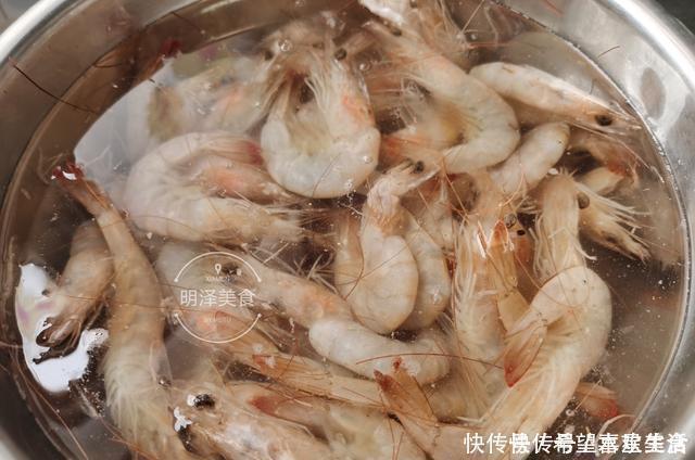 请朋友在家吃饭,花150元做了六道菜,去餐馆吃最少要几百元