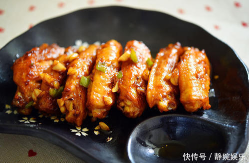别再吃可乐鸡翅了,都过时了,来尝一尝这样的鸡翅,会上瘾哦