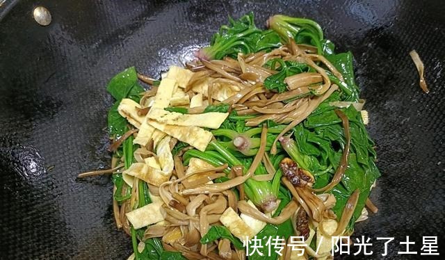 补脑|降温后,多给孩子吃“营养模范生”,3元炒一盘,保护视力又补脑!