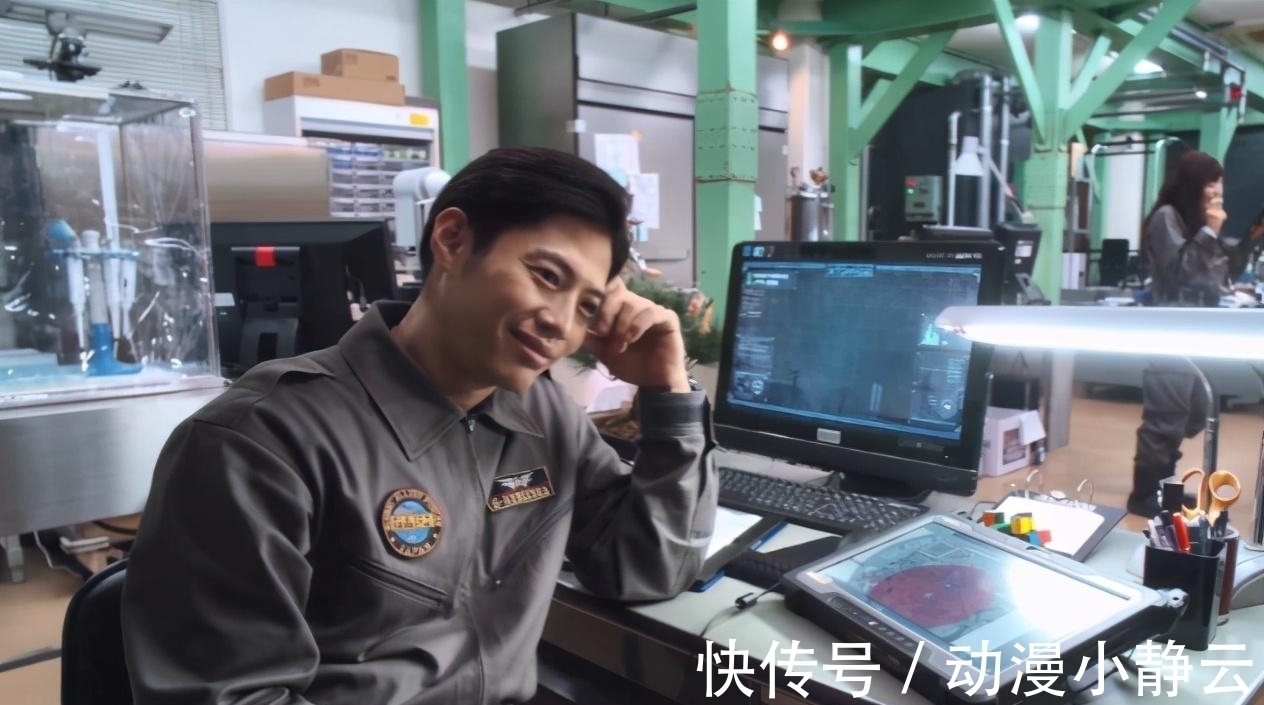 慢镜头|你以为伽古拉看见艾斯露出的是不屑的表情?其实他在掩饰心中的狂喜