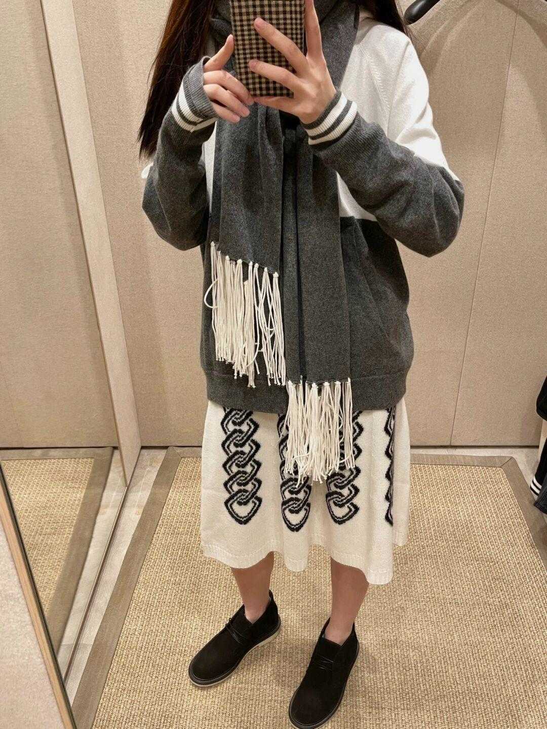 围巾|是时候对围巾下手了!不知道什么颜色不出错的,可以直接码住灰色