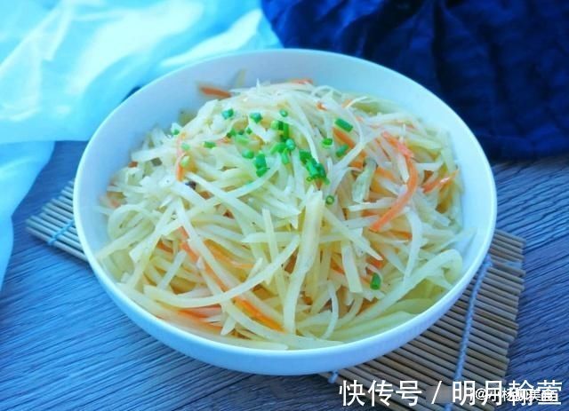 土豆丝下锅前,做好这3个步骤,炒出来不粘锅,又脆又嫩又爽口!