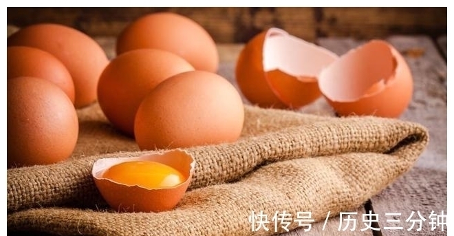 水煮荷包蛋，冷水下锅还是热水下锅？教你好吃的做法，完整不散开