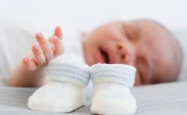 不舒服|宝宝为什么总喜欢脱袜子？这层原因，家长最好提前知道
