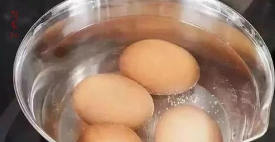 散黄蛋|早晨吃一个煮鸡蛋对身体好,但要切记“3不”,别怪我没提醒你