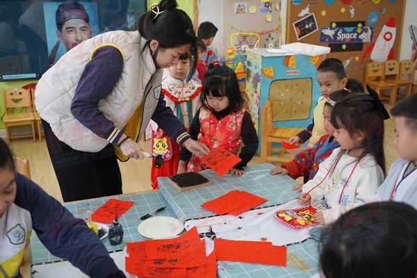 圣顿公学幼儿园|逛庙会 迎开学 圣顿公学幼儿园举行“健康成长，快乐起飞”主题开学嘉年华活动