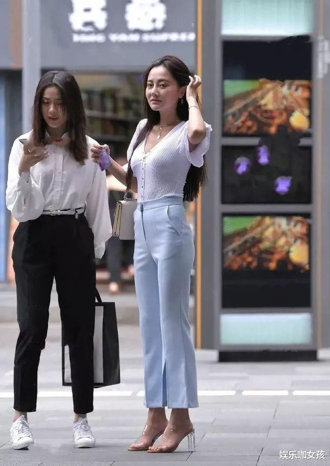 过时 “阔腿裤”过时了?事实并非如此,却成了“腿粗”的救星!