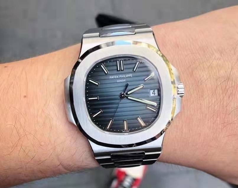 百达翡丽 有点钱的戴劳力士,不差钱的戴百达翡丽,鹦鹉螺你喜欢吗