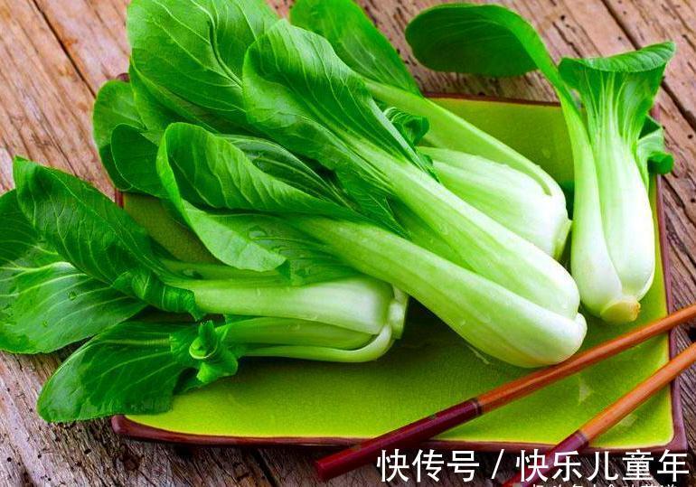 炒青菜时不要直接下锅，记住3个小技巧，烧出的青菜翠绿不出水