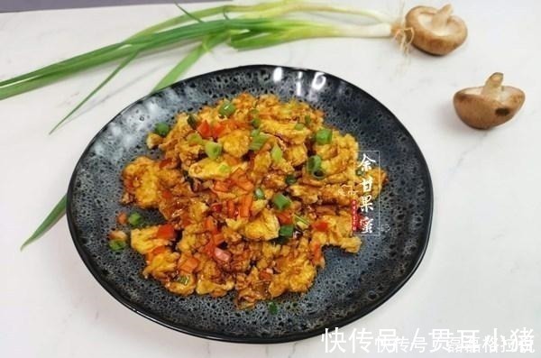 炒鸡蛋前,蛋液加水搅打就错了,加点它鲜嫩无腥味,一碟不够吃