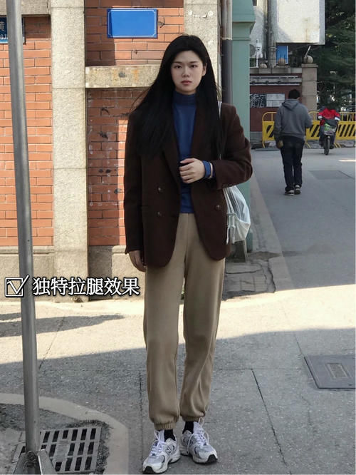 2021冬春又火了一种裤子叫“粽子裤”，拉风保暖，配大衣穿很高级