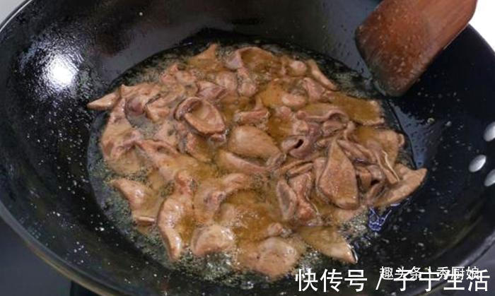 下馆子时,懂行的人从来不点此菜,厨师:我们自己都不吃,太脏!