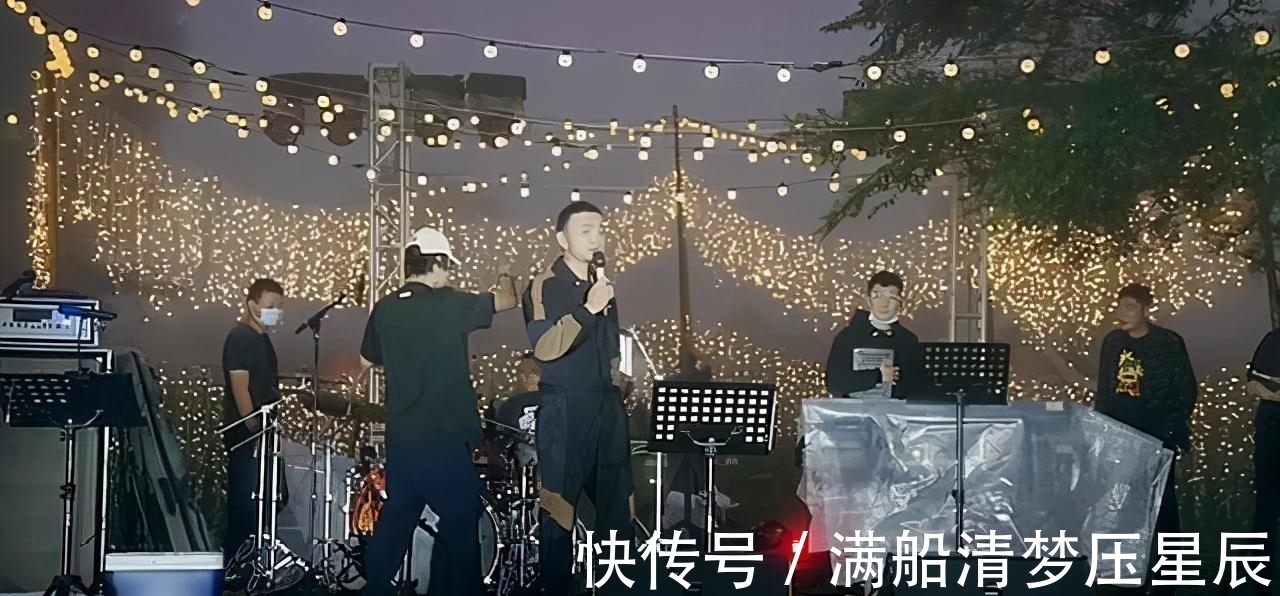 央视主持人被安排假唱，拒绝后掐断伴奏故意为难，现场落魄可怜