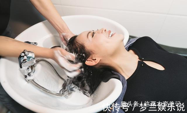 干枯|头发隔多久洗一次最好?很多人都做错了,难怪头发掉得越来越厉害
