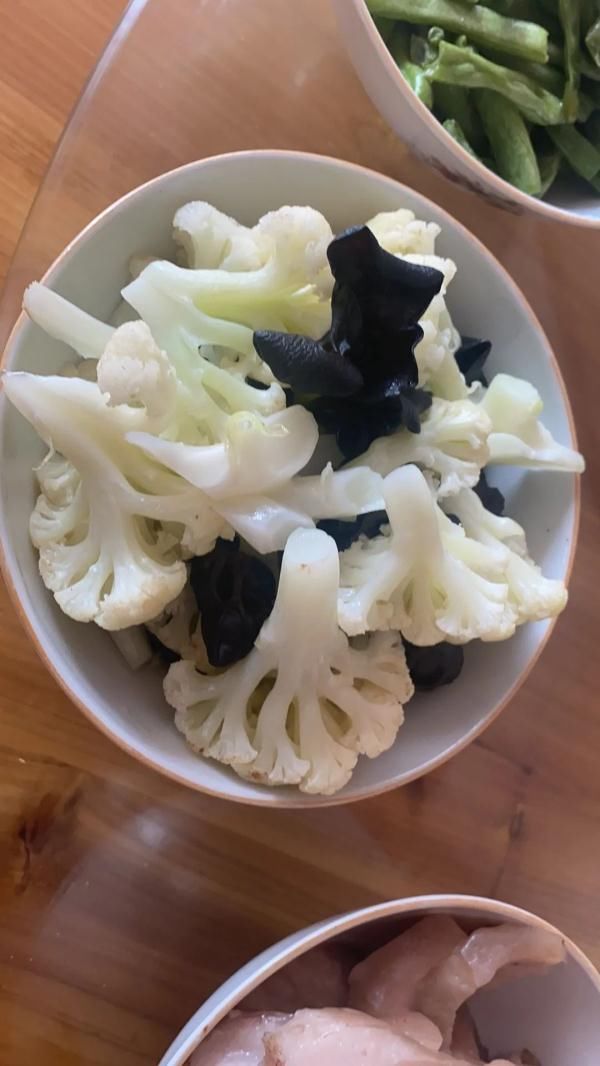 “有没有烧菜比我家更难吃的？” 网友吵起来了…