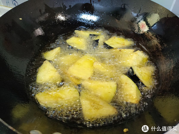 绝配|土豆的绝配,这样做咸鲜回甜特下饭,好吃到喝汤