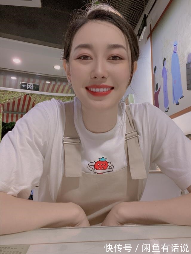 孙一文|孙一文霸气亮相,穿一袭“龙纹长裙”太惊艳,奥运冠军也是洋气人