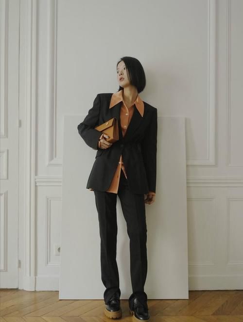 30+女人，穿衣最好选高雅“轻熟风”，减龄和格调，都恰到好处