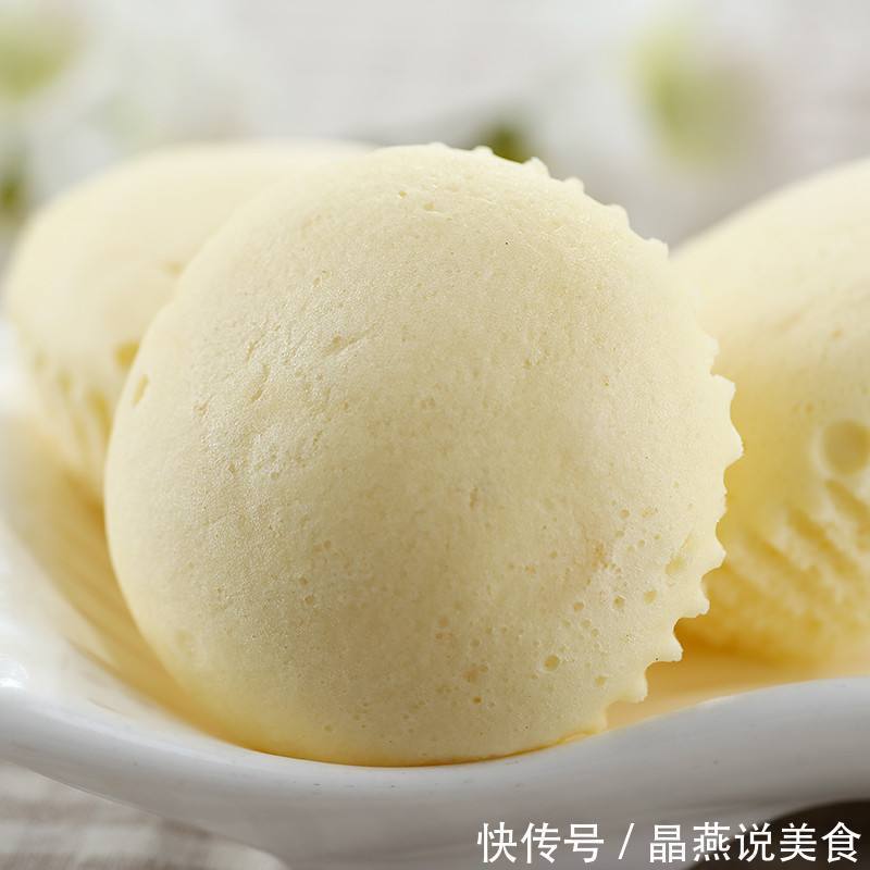 一盒酸奶,两个鸡蛋,锅里蒸一蒸,做香甜可口的蒸蛋糕,比发糕香