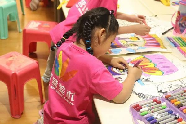 想象力|小学生画妈妈睡姿火了,老师见后满脸黑线,网友笑喷:妈见打系列