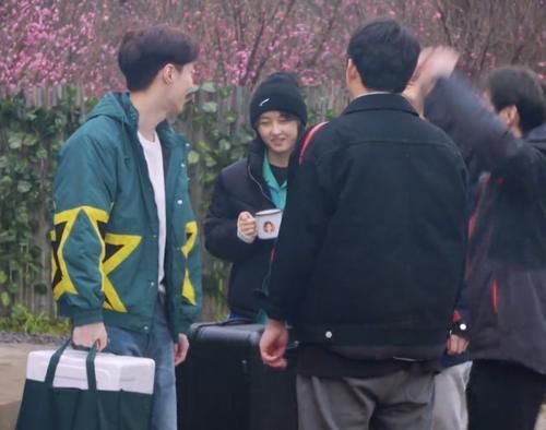 怨言|《向5》最累的嘉宾?白天种树开拖拉机毫无怨言,晚上加班做音乐