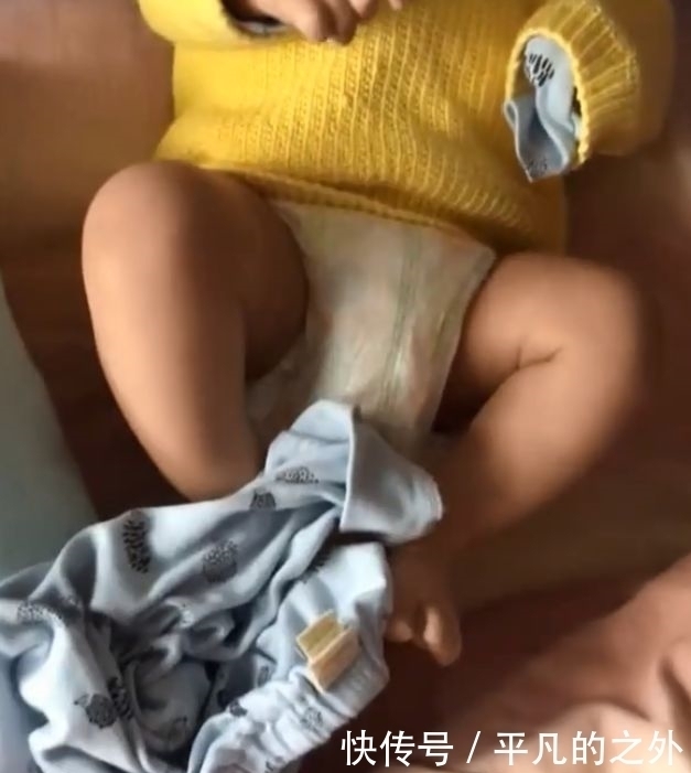 晚上|宝宝表面淡定，不掀开被子，你还永远想象不到宝宝晚上经历了什么