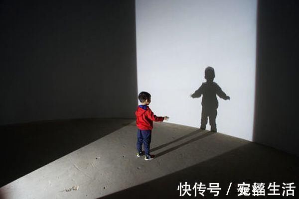 睡着|智商高的孩子,小时候常有5种“有趣”的表现,占2条父母就偷着乐吧