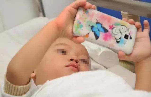 电子产品|3岁女孩双眼近视1000度!眼科医生常吃3物,度数不涨反降!