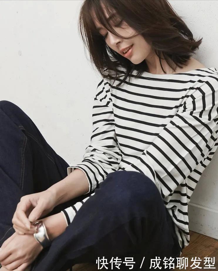 放弃老套的“大妈装”!试试减龄又百搭的条纹T恤,简单不失时尚