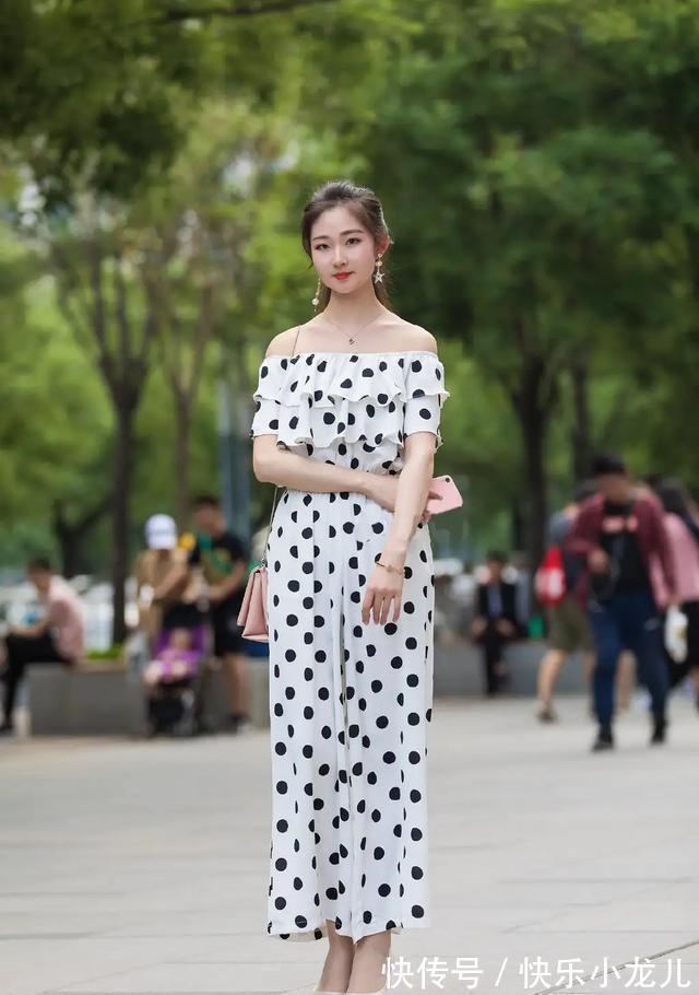 穿搭 青春朝气的连衣裙穿搭减龄显气质,修身塑形提气质,时尚十足