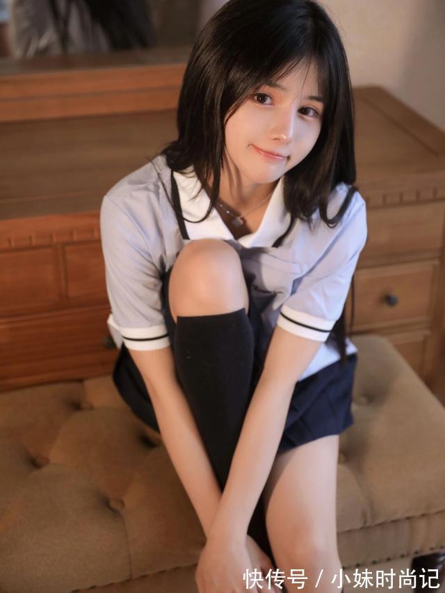JK 漂亮女孩子更适合穿JK衬衫搭配短裙,散发着青春的气息,漂亮美女