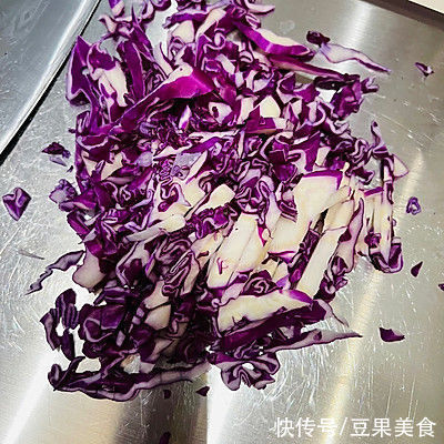 这道快手主食??酱油炒饭藏着小惊喜，瞬间征服你